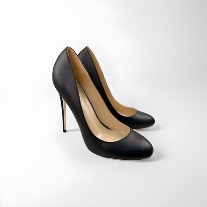 Round toe patent stiletto pumps