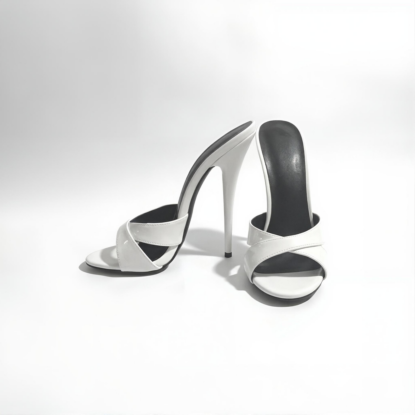 Pantoletten mit Riemchen-Stiletto und runder Spitze, 18 cm